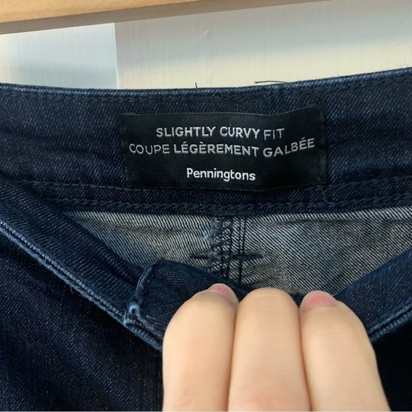 Pennington’s slightly curvy jeans - Picture 2 of 6
